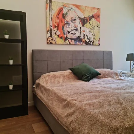 Go 5, In Centro Citta Apartament *